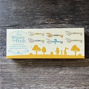 NIB BRAND NEW DISNEY WINNIE THE POOH EASTER SERIES COLLECTIBLE KEY - BLIND BOX